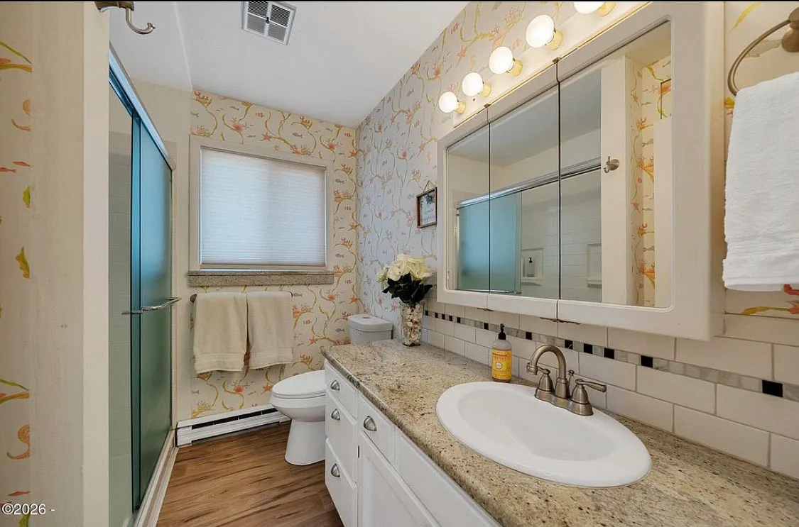 4 bed, 2392 sqft, $4,000 — Photo 4