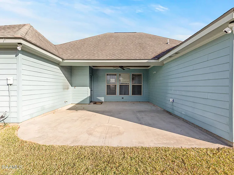 110 Olivewood Dr — Photo 36