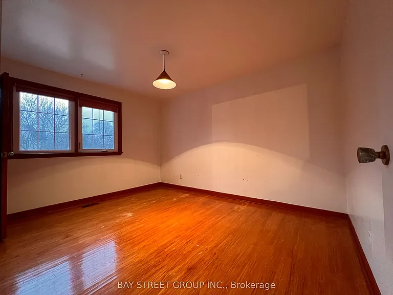 93 Lord Seaton Rd — Photo 17