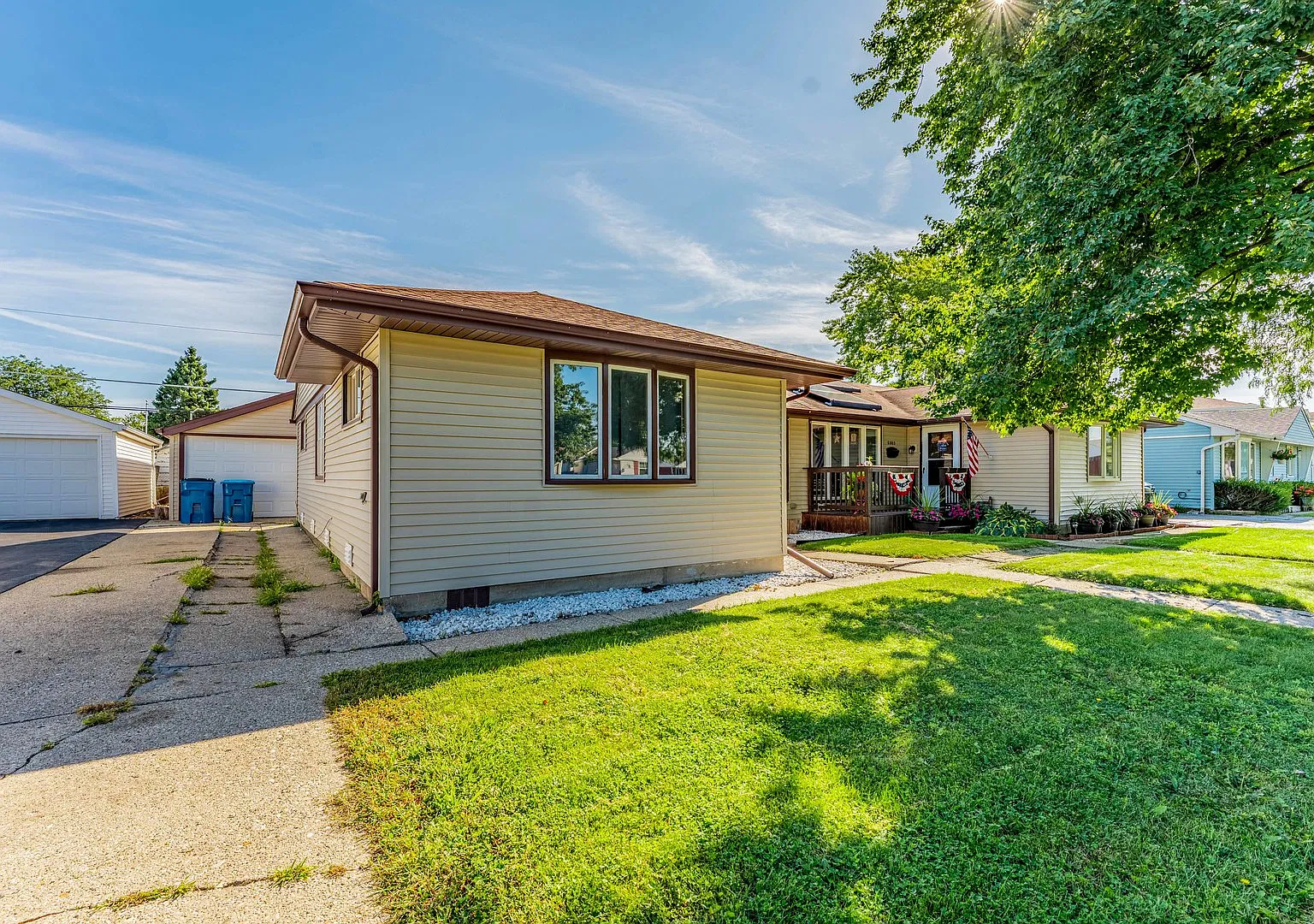 3 bed, 926 sqft, $2,200 — Photo 3