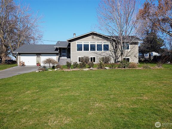 4th image of 371 hill Road