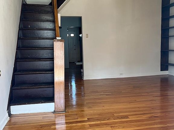 2nd image of 833 E 17th St