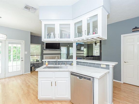 5th image of 1103 Peachford Lane