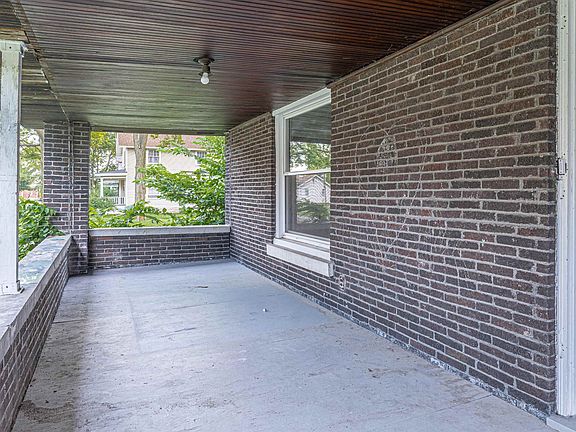4th image of 2243 Parmele St
