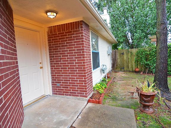 2nd image of 19806 Laurel Trail Dr