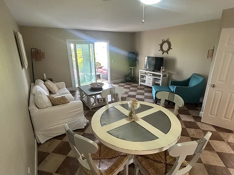 510 Saint Charles Ct — Photo 8
