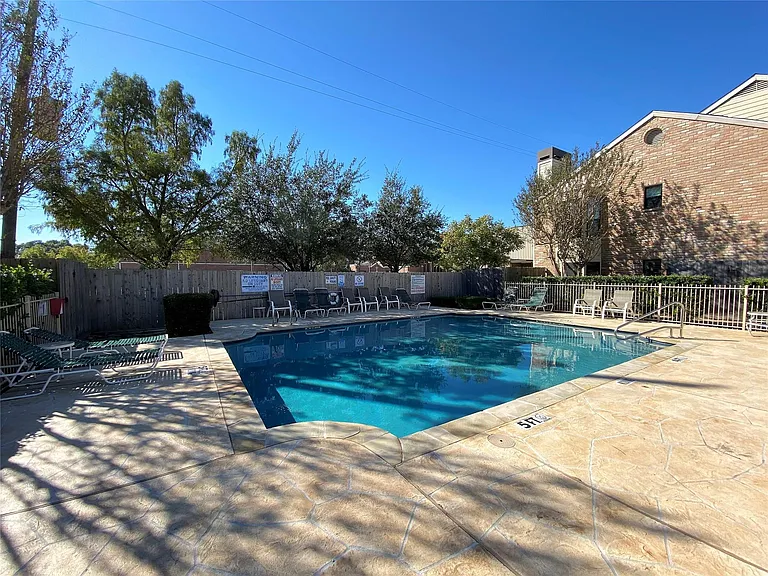 751 Bering Dr #B — Photo 19
