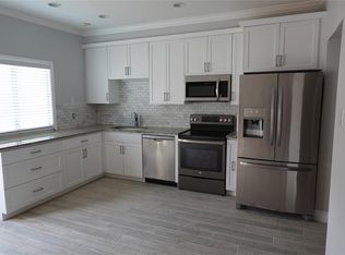 830 Threadneedle St APT 215, Houston, TX 77079