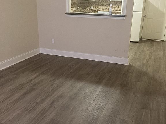 4th image of 115 Florence St #10855039