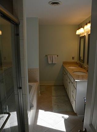 5th image of 201 S Erlwood Ct