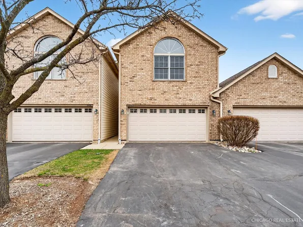 5802 Fieldstone Trl #5802, McHenry, IL 60050