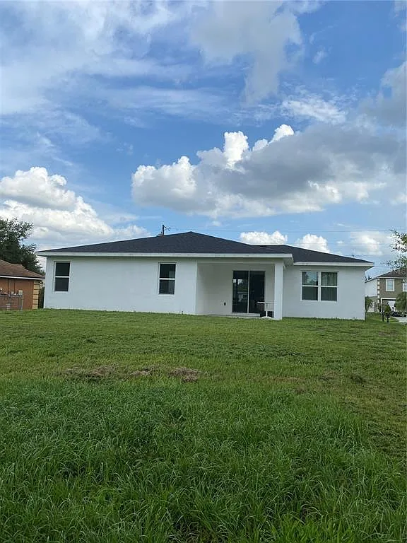 4 bed, 2.0 bath, 1659 sqft, $1,900 — Photo 2