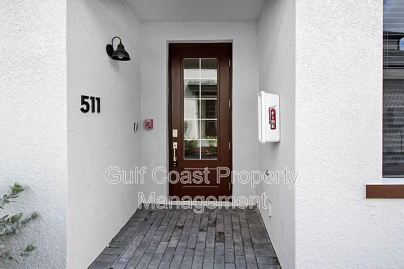 3 bed, 2.0 bath, 1741 sqft, $2,550 — Photo 3