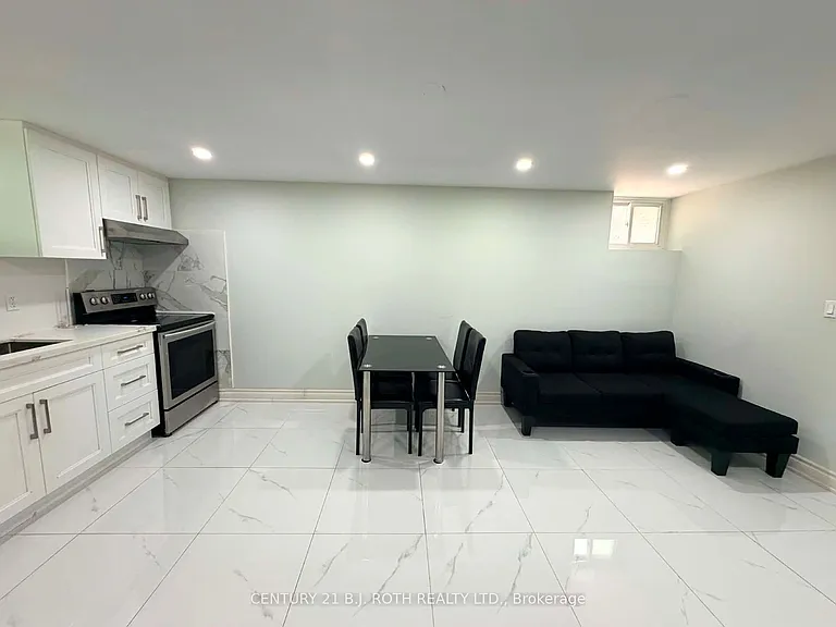 10 Sanford Cres — Photo 5