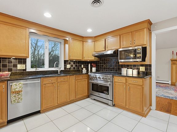 4th image of 22 Magnolia Rd