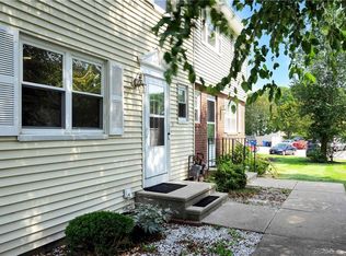 76 E Gate Ln #76, Hamden, CT 06514