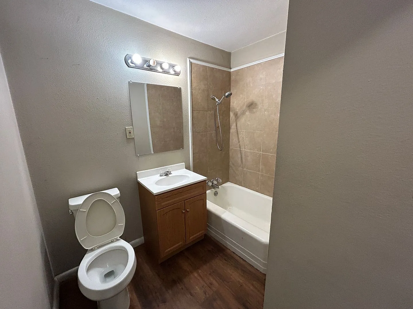 710 N Russel — Photo 3
