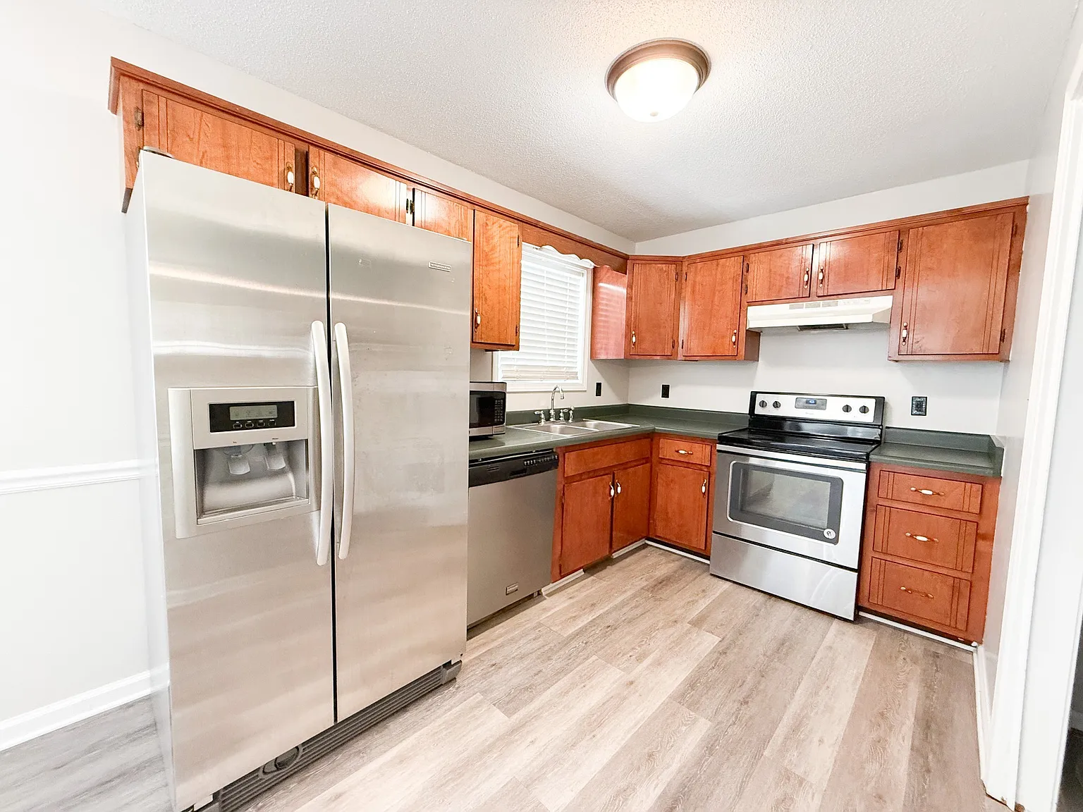 3 bed, 2.0 bath, 1026 sqft, $1,295 — Photo 4