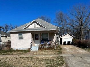907 Johnstown Ave, Salina, KS 67401