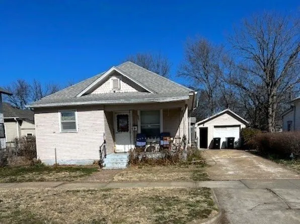 907 Johnstown Ave, Salina, KS 67401