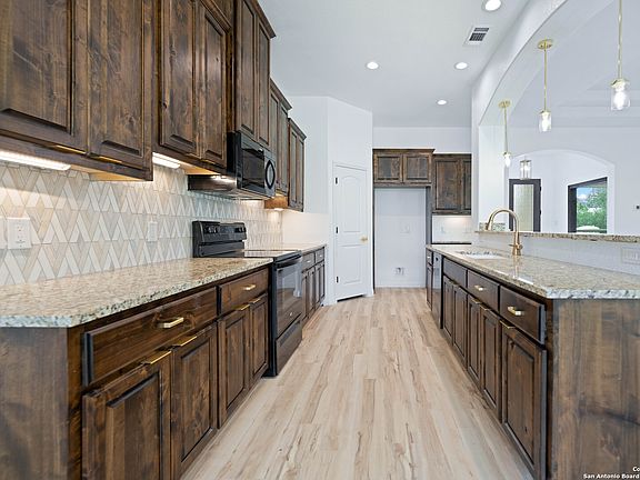 3rd image of 166 W MAGNOLIA CIRCLE