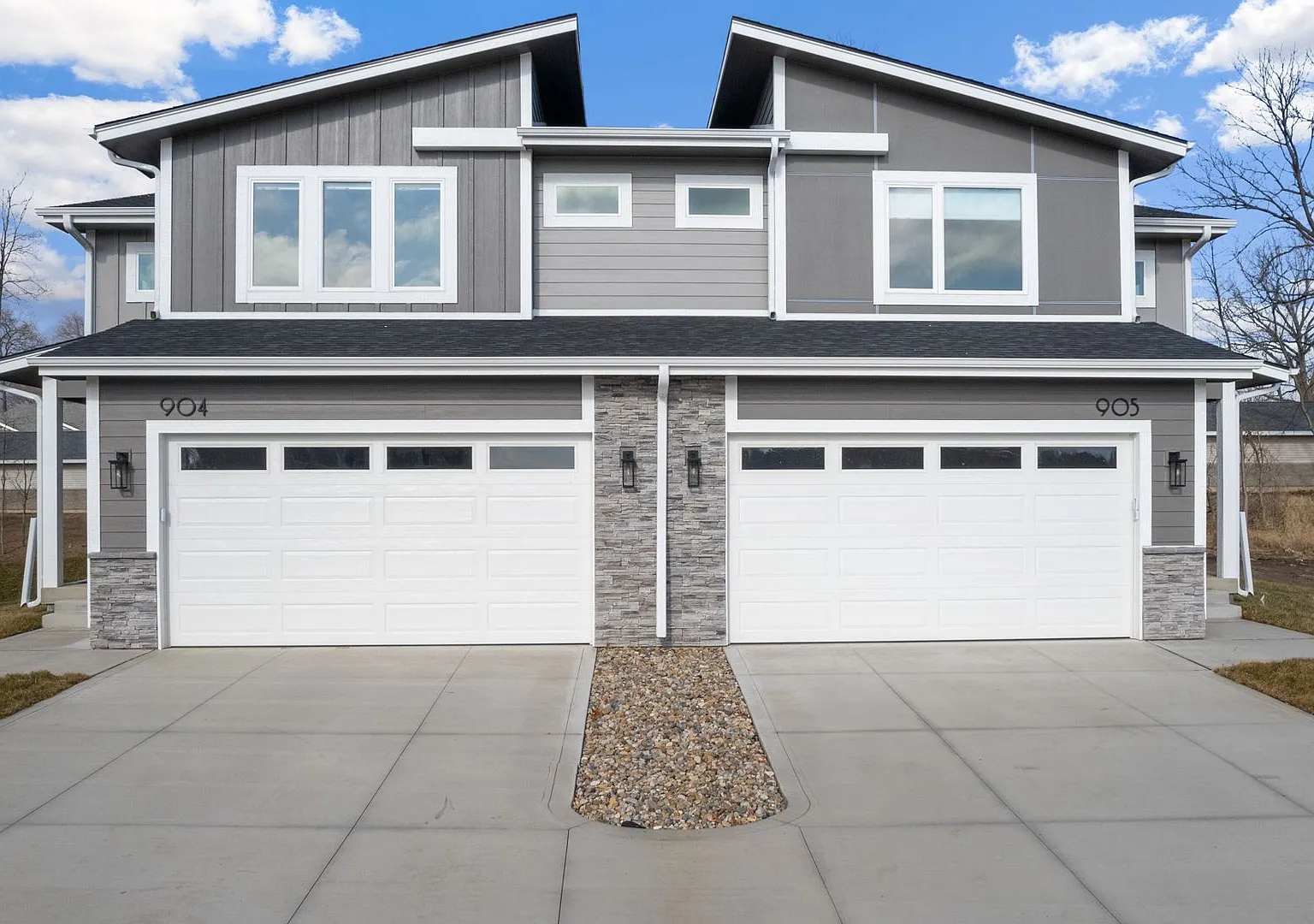 924 Lincoln Way — Photo 1