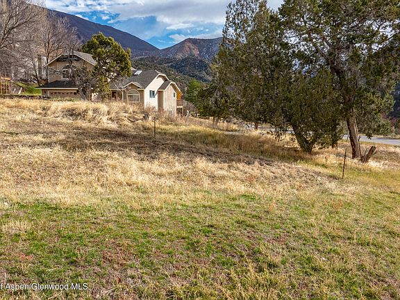5th image of 476 Canyon Creek Dr