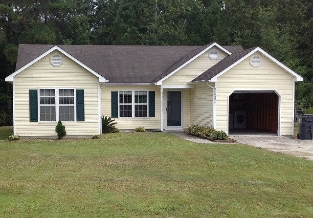 Large Yard for family gatherings