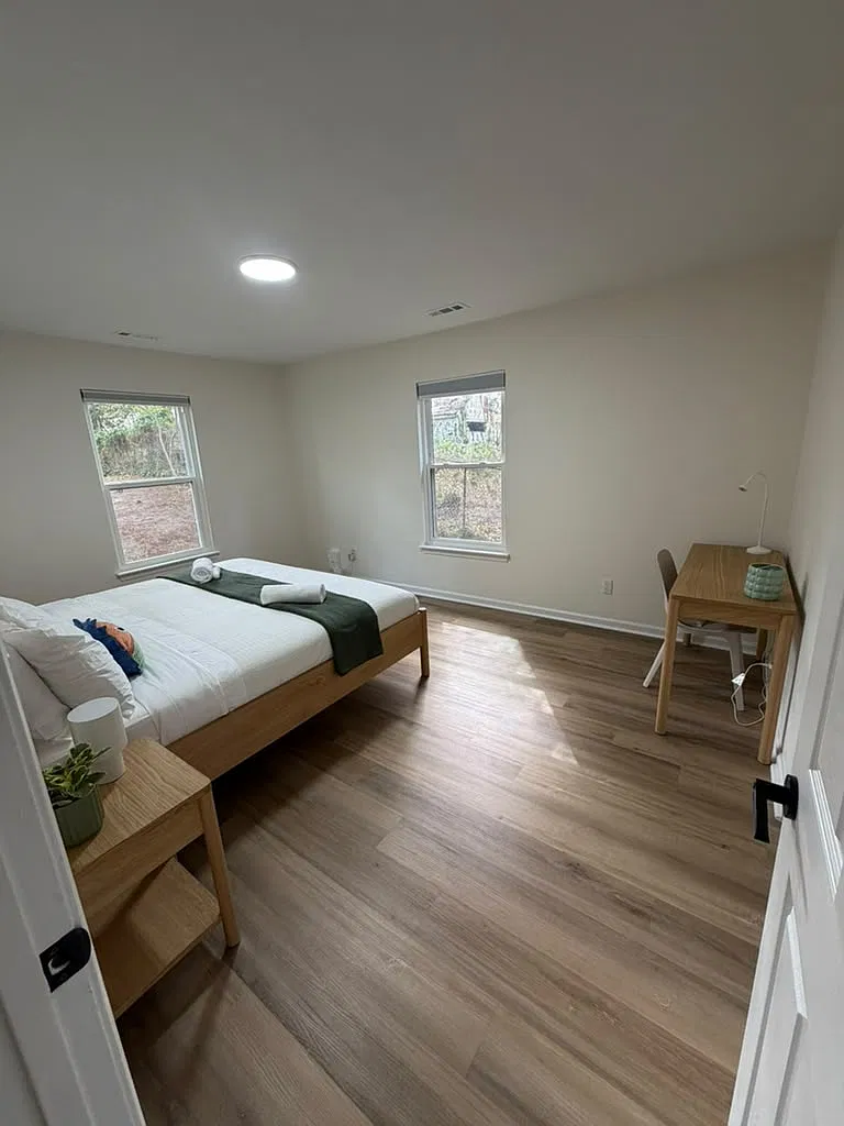 3 bed, 1650 sqft, $4,200 — Photo 2