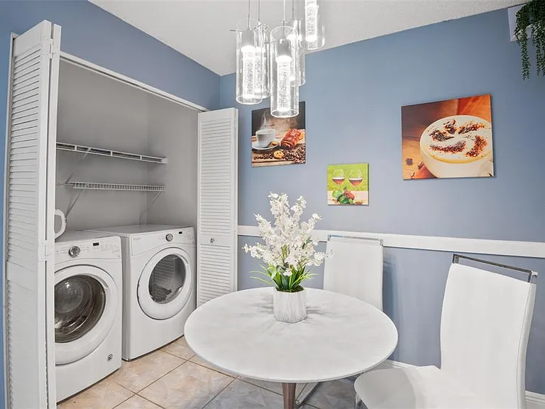 713 Manchester Woods Dr — Photo 21