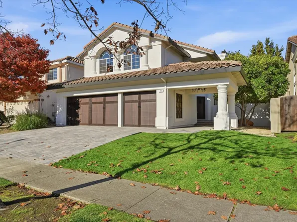 28 S Newport Drive, Napa, CA 94559