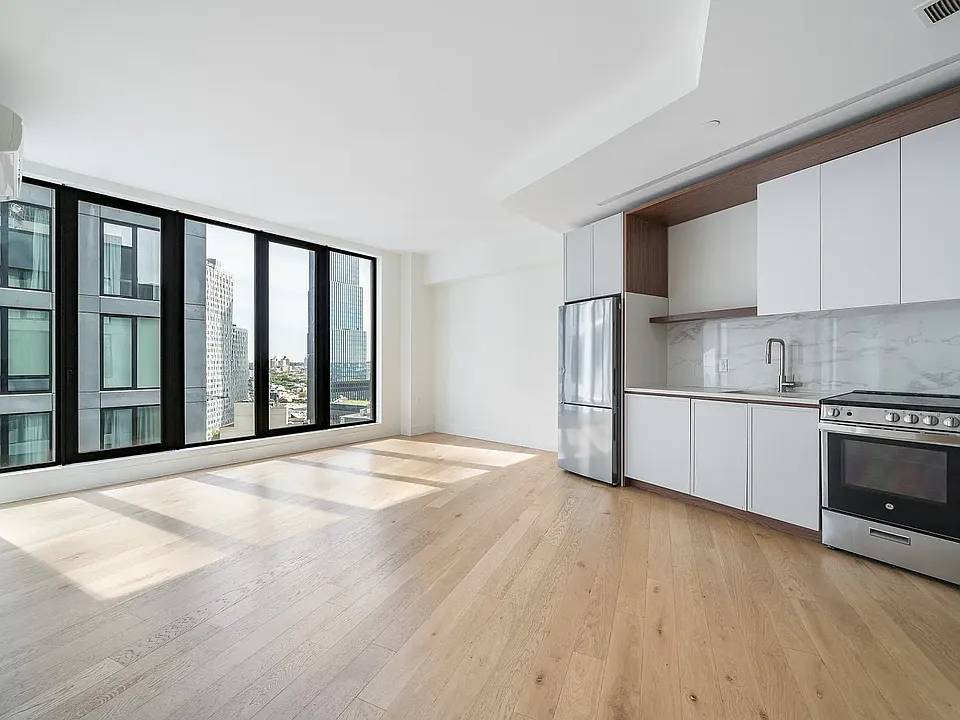 570 Fulton St #22L
