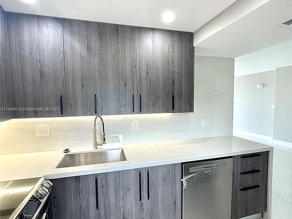 4th image of 3101 N Country Club Dr APT 412
