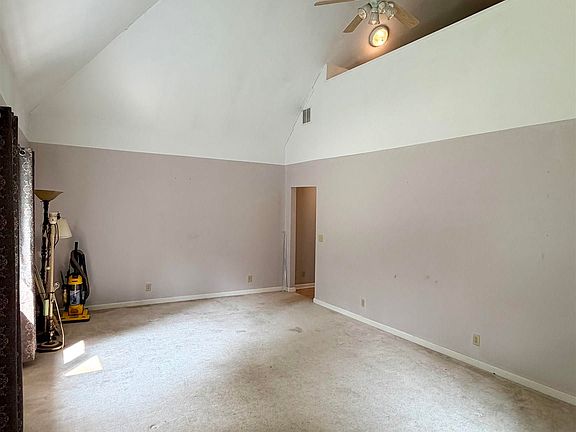 3rd image of 519 Valley View Ln
