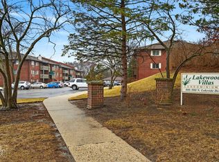 880 N Lakeside Dr APT 3C, Vernon Hills, IL