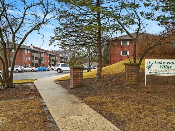 880 N Lakeside Dr APT 3C, Vernon Hills, IL 60061