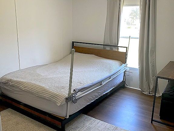 Bedroom 1 - Queen Bed