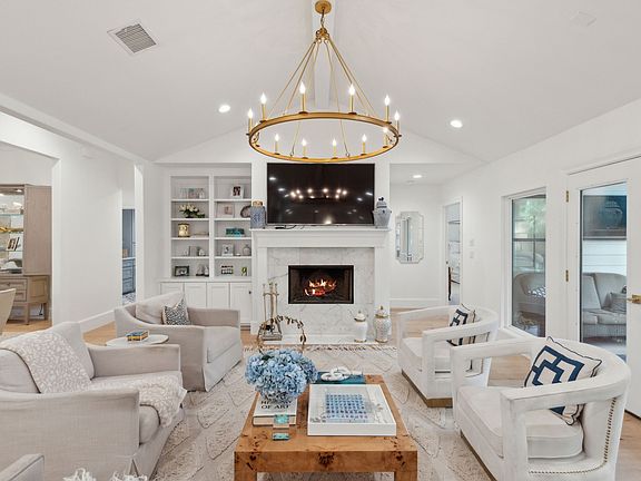 4th image of 8230 Santa Clara Dr