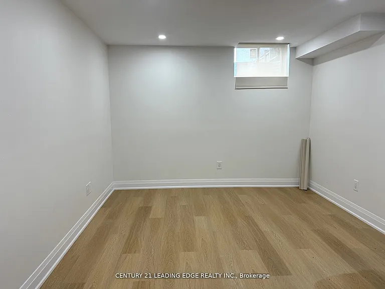 149 Hurst Dr #LOWER — Photo 27