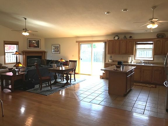 3rd image of 705 Clancy Dr
