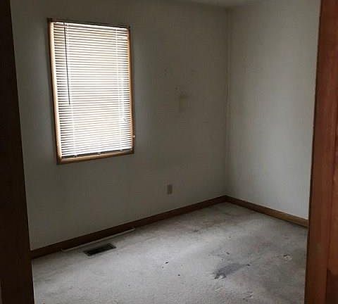 5th image of 919 Robinhood Ave
