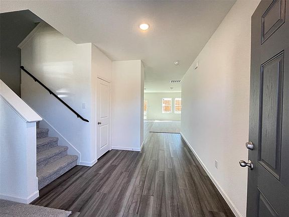 3rd image of 2601 Silver Leaf Ln