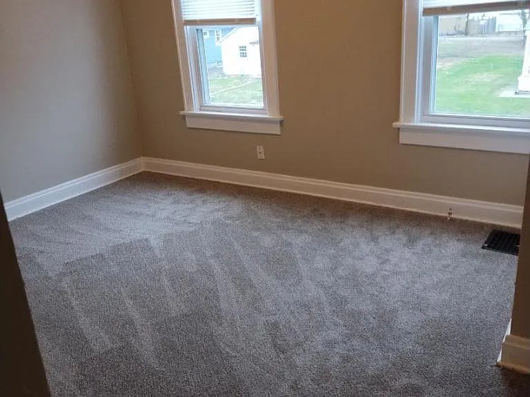 537 S Oakley Ave — Photo 5