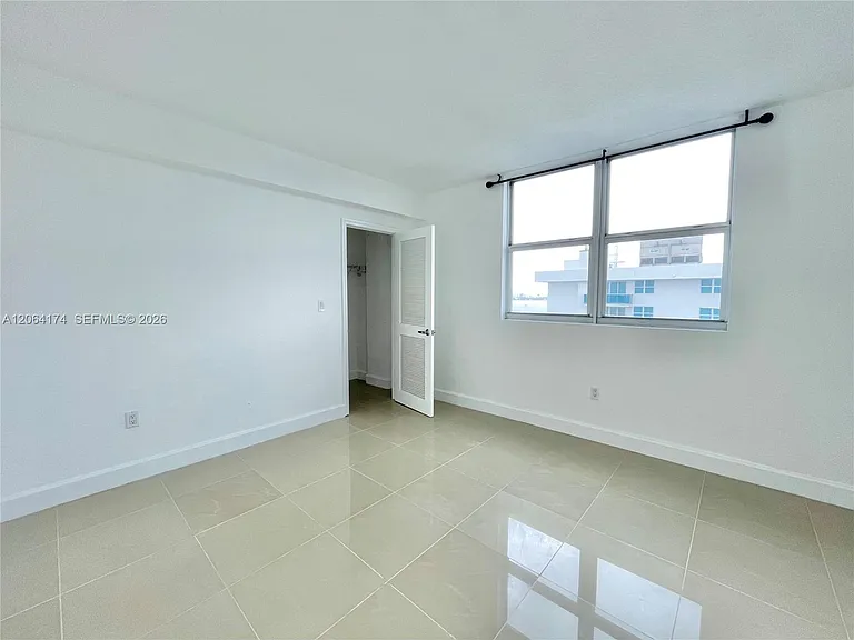 7501 E Treasure Dr #10C — Photo 9