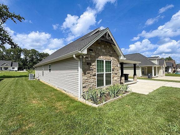 4th image of 122 Mazie Dr