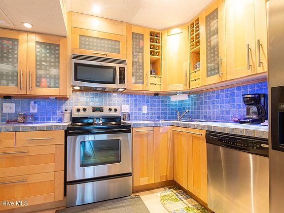 3rd image of 115 Lake Place Condo Drive