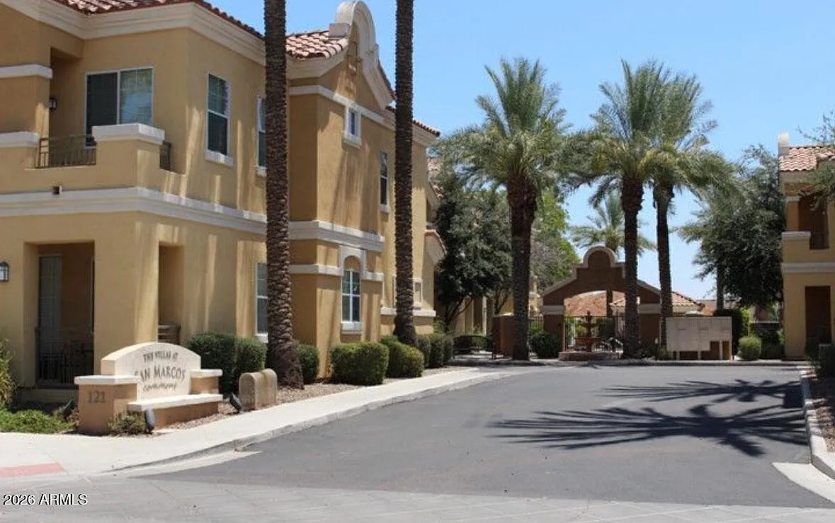 3 bed, 3.5 bath, 1974 sqft, $2,440 — Photo 3