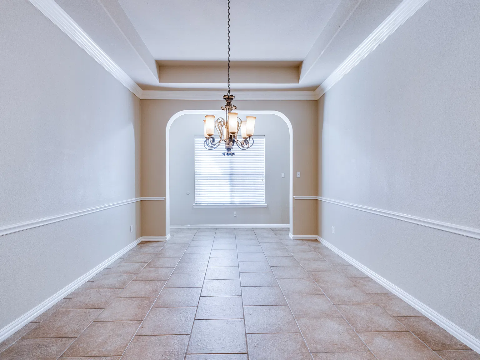 4 bed, 3933 sqft, $3,800 — Photo 4