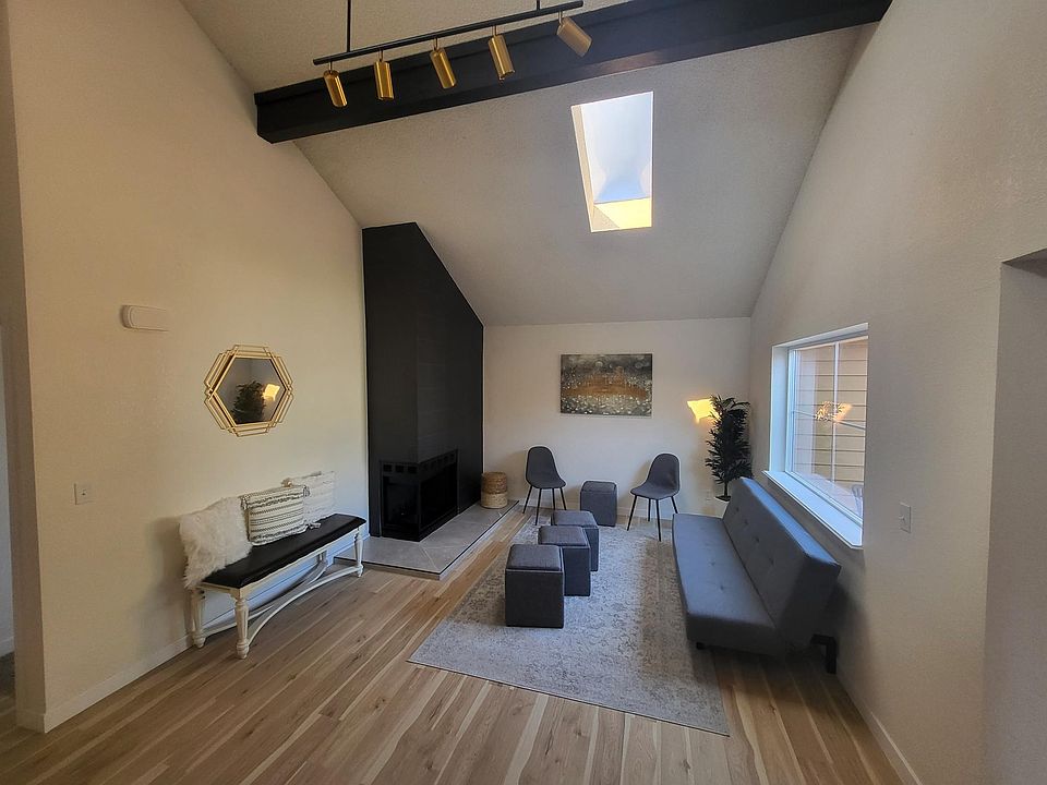 Living Room with fireplace