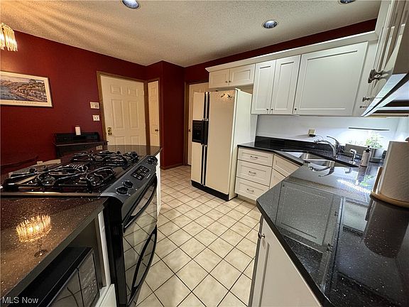 3rd image of 6741 Lockwood Blvd